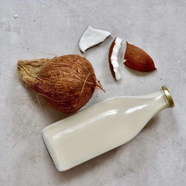 How-to: DIY Homemade Coconut Milk by Alphafoodie