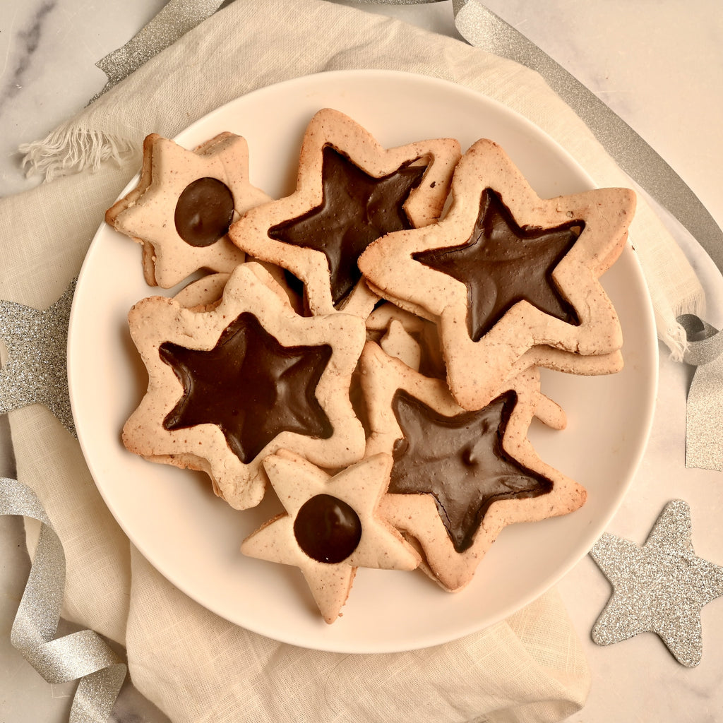 Star cookies with chocolate in the middle